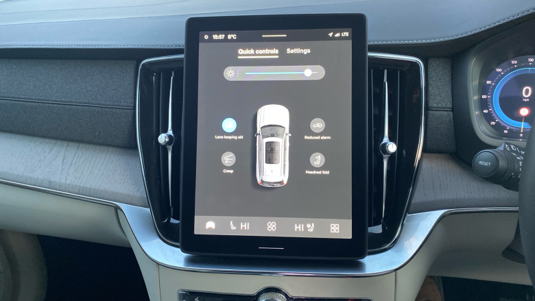 Volvo XC90 2.0 T8 PHEV Ultra Dark 5dr AWD Geartronic Estate